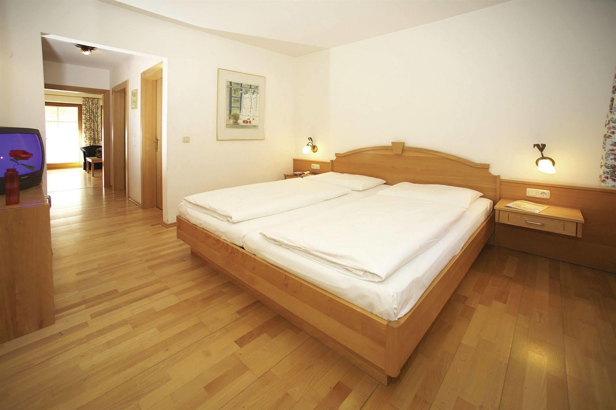 Hotel Stadt Wien 젤암제 외부 사진